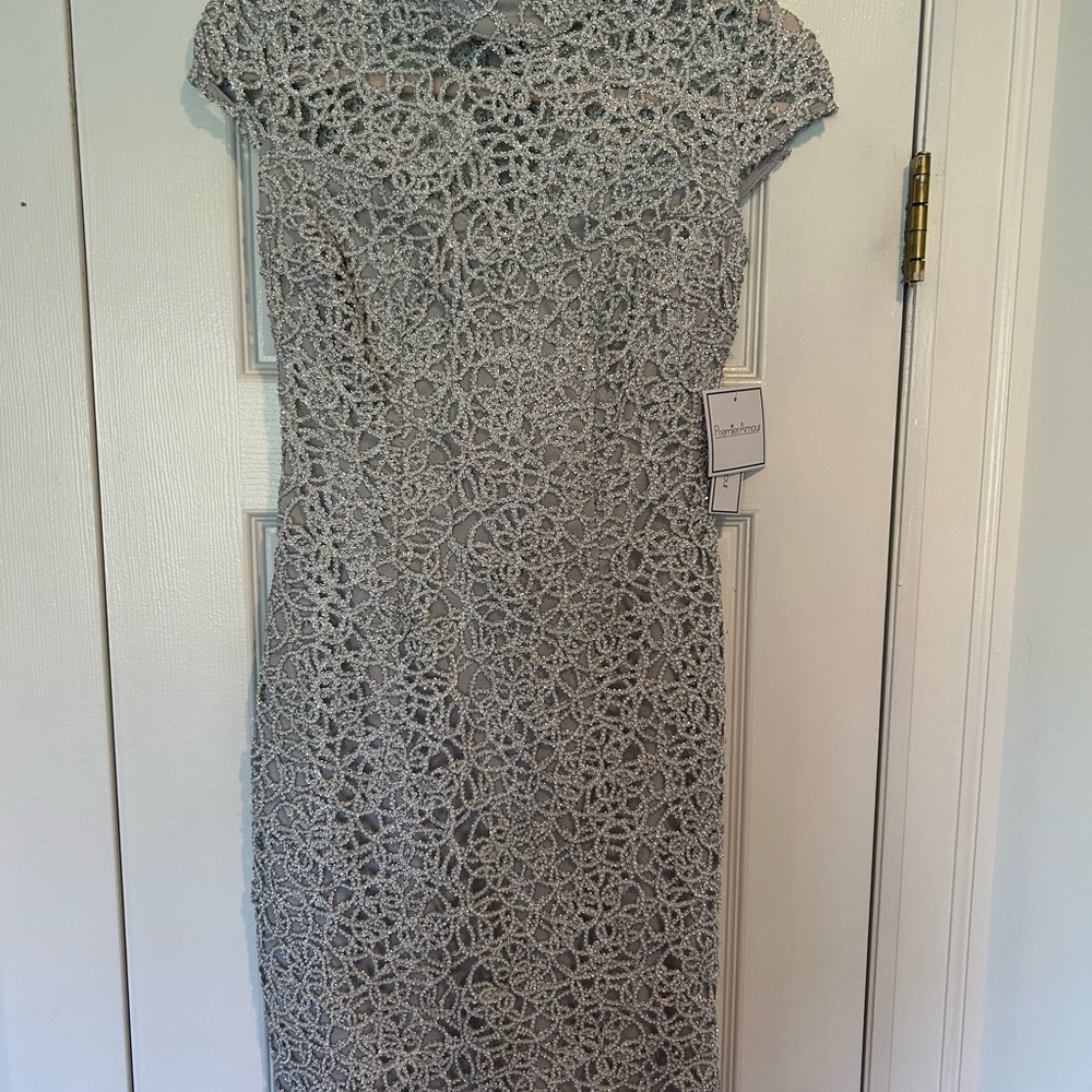 Cap-Sleeve Lace Midi Dress in Silver-Gray